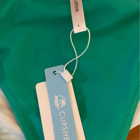 Bikini - Picture 6 of 6